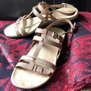 Vionic Leather sandals, Tan size 7.5/38
